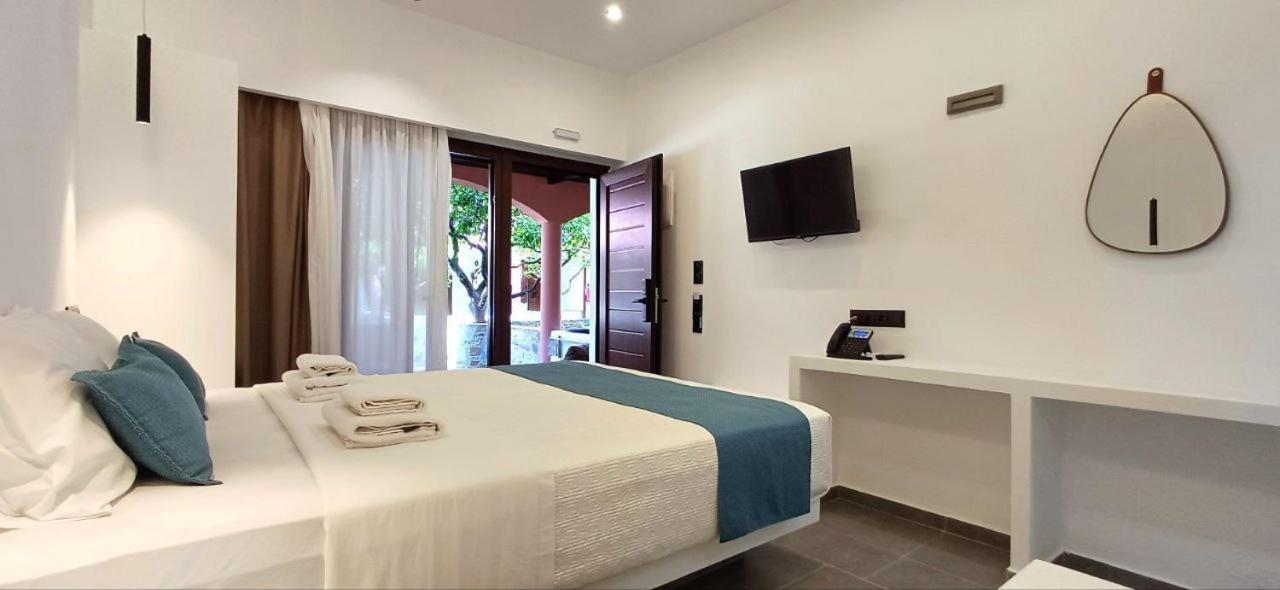 Rigas Hotel Skopelos エクステリア 写真